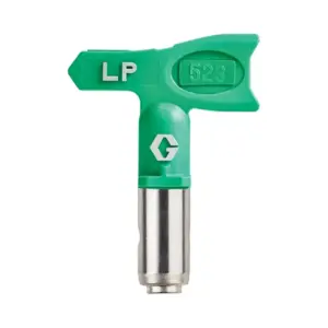 En metal- og plastdyse (LP 523) står lodret, med et grønt plastikskaft og et metallisk nederste sektion. Baggrunden er hvid.
